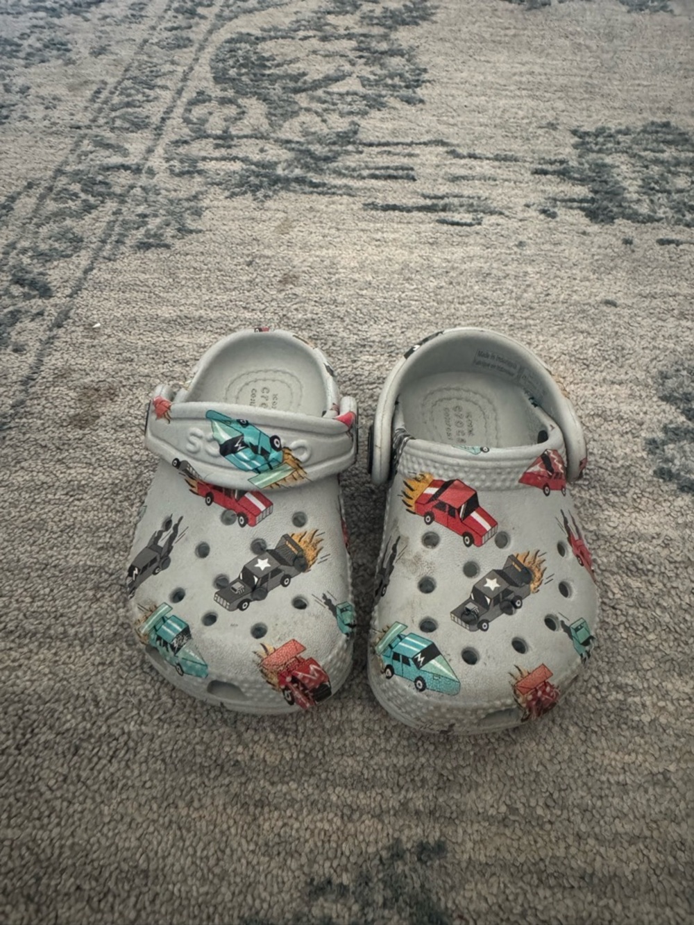 Crocs Toddler 4C Kids Light Gray Slip-On Clog with Colorful Car Print